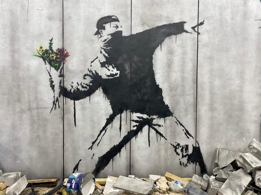 Krakow: Muzeum Banksy Entry Ticket - How long should you plan, and what fits nearby