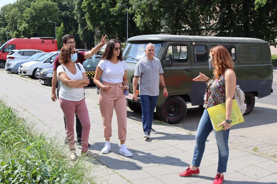 Krakow: Nowa Huta Guided Tour in Vintage Car - The steelworks and its former offices