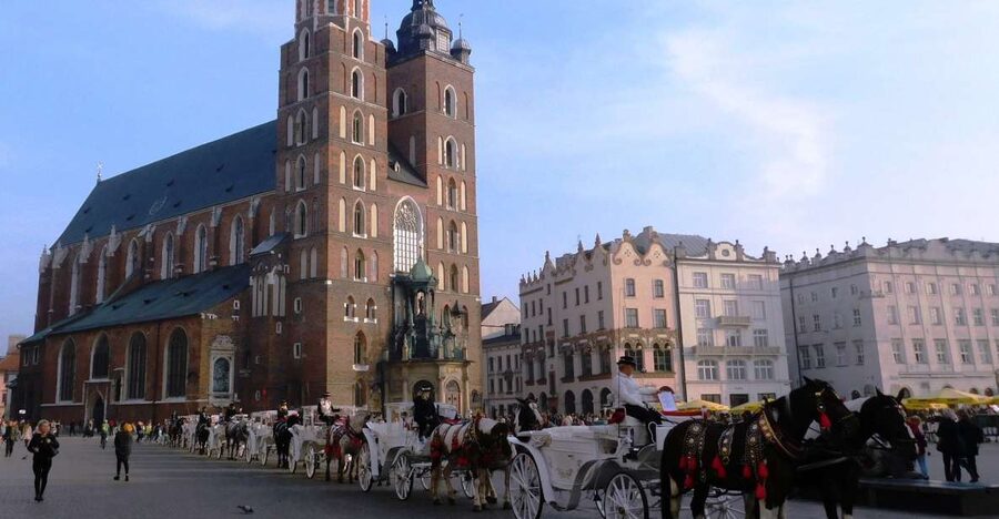 Krakow Old Town and Jewish Quarter in one guided walk - Wawel Hill, where Polish history turns royal