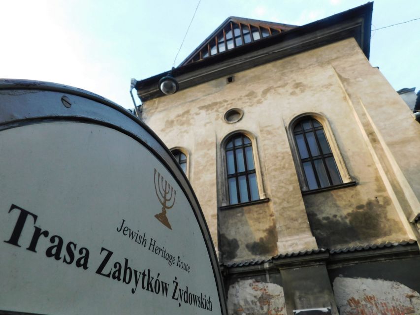 Krakow Old Town and Jewish Quarter in one guided walk - Private guiding, languages, and the human factor