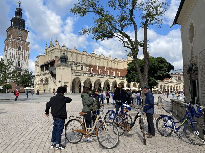 Krakow: Old Town Bike Tour with a Guide - Taking in the view of Wawel Castle