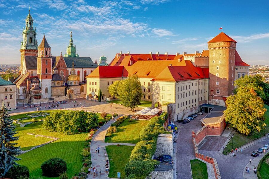 Krakow: Old Town Guided Walking Tour - A coffee break and a steady walking pace
