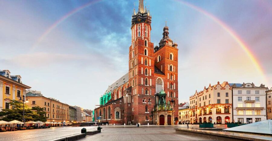 Krakow: Old Town Highlights Private Walking Tour - Churches and quiet corners of the Old Town