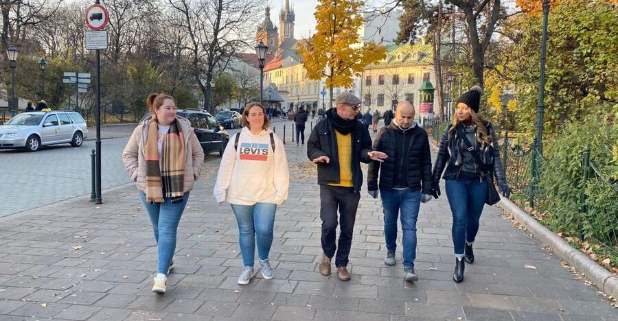 Krakow: Old Town Highlights Walking Tour - What the guides add to the experience