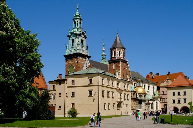 Krakow: Old Town, Jewish Kazimierz and Ghetto Sightseeing by Electric Golf Cart - Meeting the cart near Krakow’s Old Town