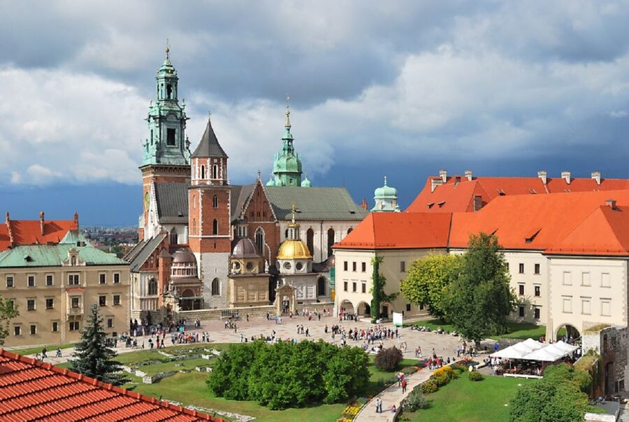 Krakow: Old Town Private Guided Walking Tour - Wawel Hill, royal power, and the dragon below