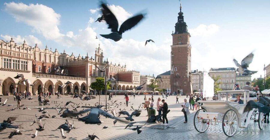 Krakow: Old Town Private Guided Walking Tour - St. Mary’s Basilica and the sound of Krakow