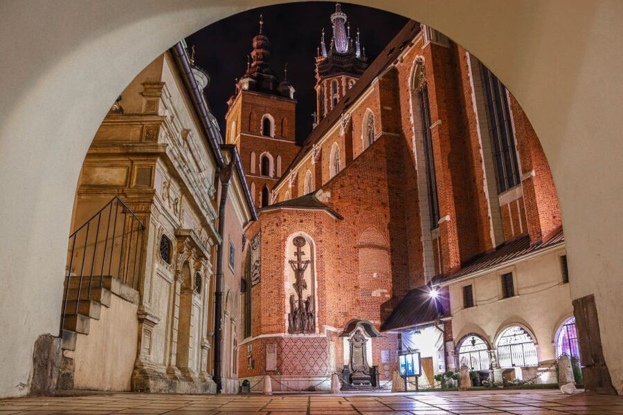 Kraków: Old Town & Wawel Castle Walking Tour in English - Key points to know before booking