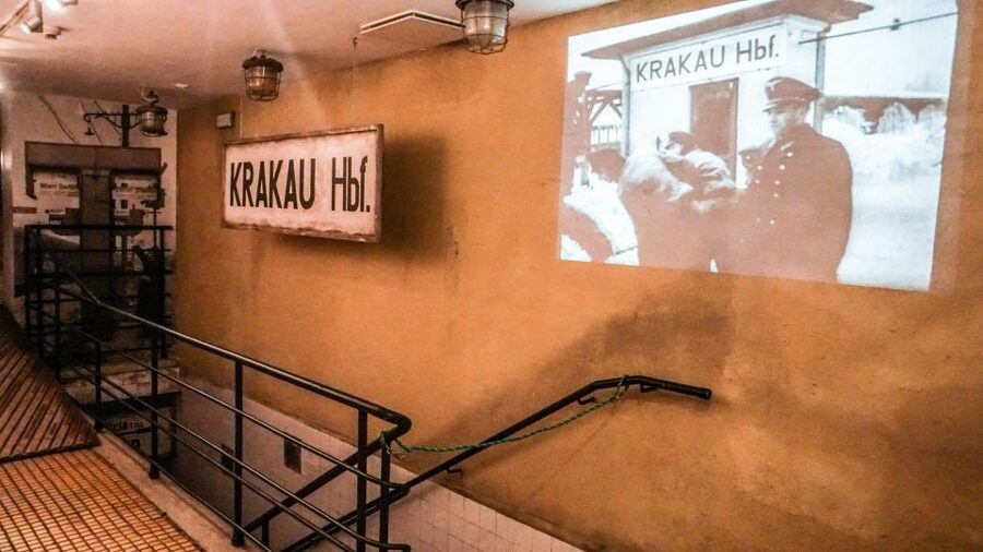 Krakow: Oskar Schindler's Factory Entry Ticket & Guided Tour - What the exhibits reveal about wartime Krakow