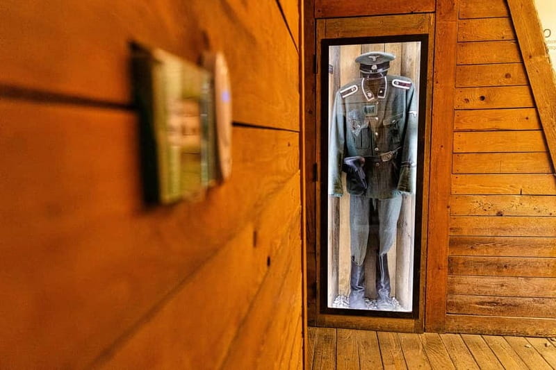 Krakow: Oskar Schindler's Factory Entry Ticket & Guided Tour - How this compares with visiting alone