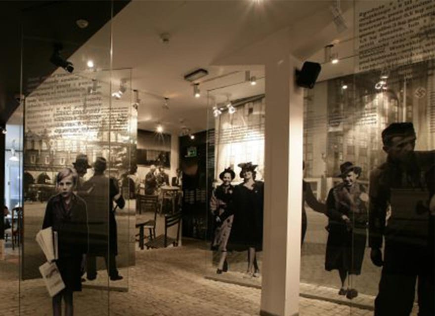 Krakow: Oskar Schindler's Factory Guided Tour&Pickup Options - Following Kraków from invasion to occupation