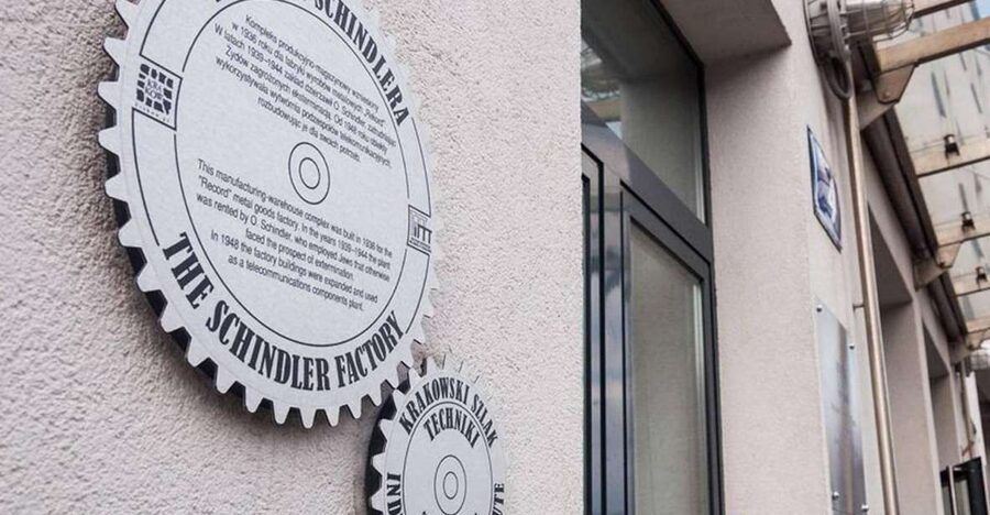 Krakow: Oskar Schindler's Factory Guided Tour&Pickup Options - What the 90-minute format gives you