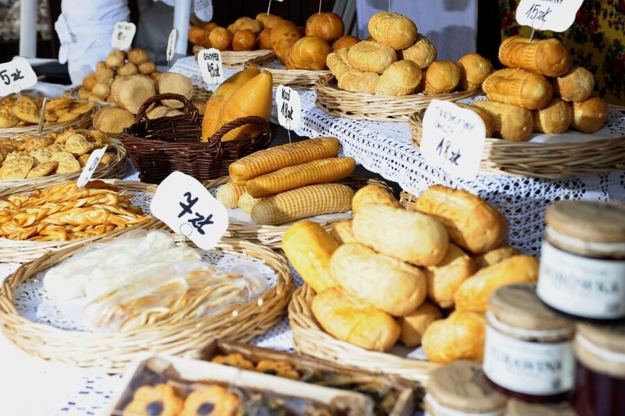 Krakow: Pierogi Home Cooking Class - Shopping for ingredients at a local market