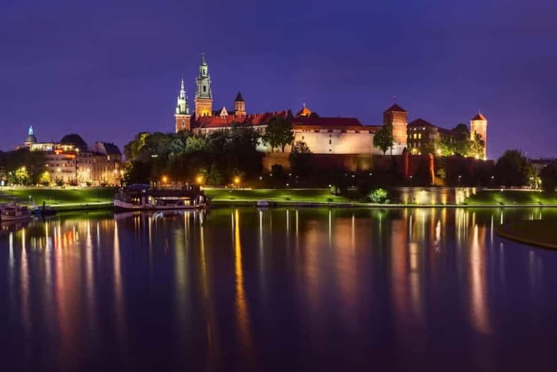 Krakow: Private Evening Boat Tour - Salwator and Debniki set a calm opening