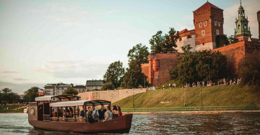Krakow: Private Traditional Gondola Cruise - A quieter way to see Krakow from the Vistula