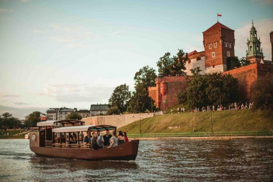Krakow: Private Traditional Gondola Cruise - Wawel Hill and the Wawel Dragon