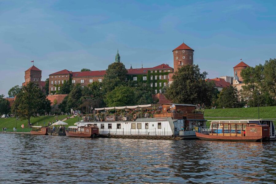 Krakow: Private Traditional Gondola Cruise - How private is the private cruise?