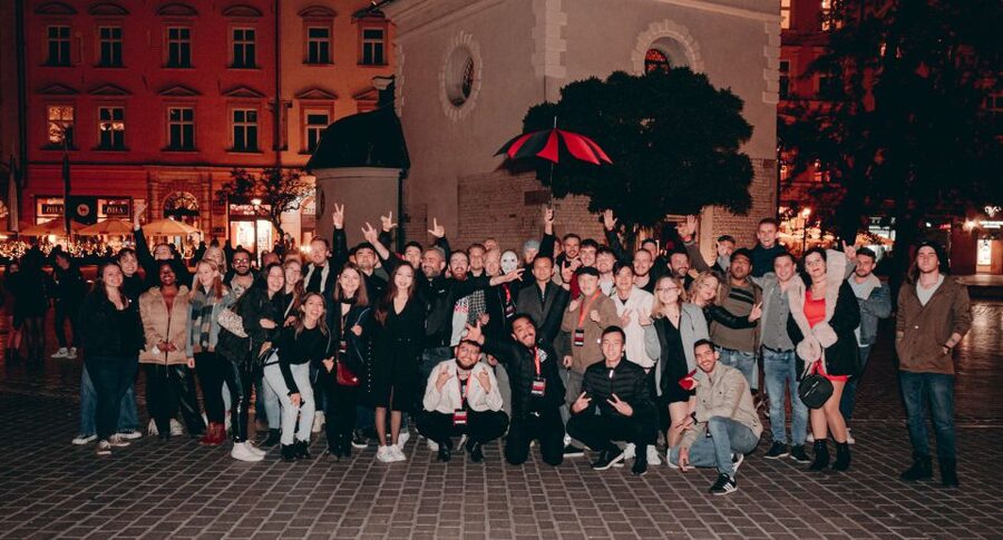 Krakow: Pub Crawl with 1 Hour of Unlimited Alcoholic Drinks - The first hour: unlimited drinks, games, and a magic show