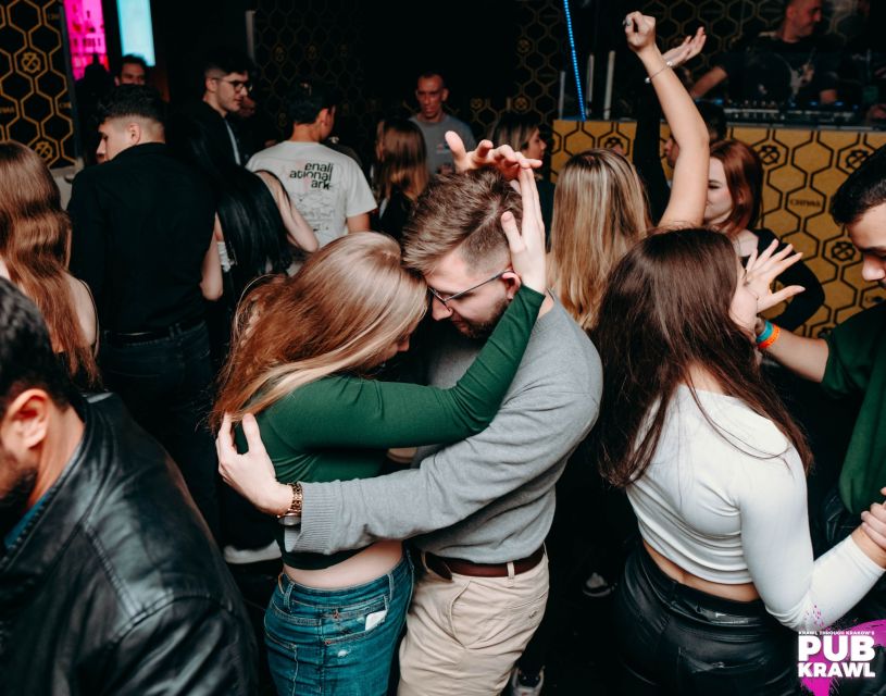 Krakow: Pub Crawl with Shots, Drinks & Skip-the-Line Entry - The photographer and your night out