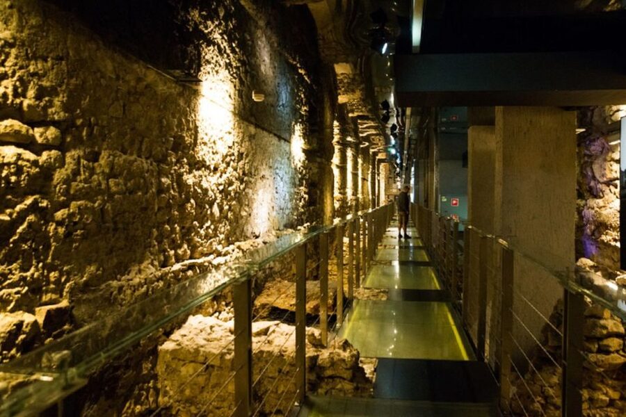 Krakow: Rynek Underground Museum Guided Tour - The 90-minute route through the underground museum