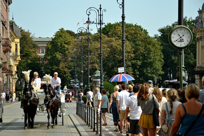 Krakow's Essential Tour of the Old Town and Wawel Castle - Rynek Główny: Krakow’s medieval center
