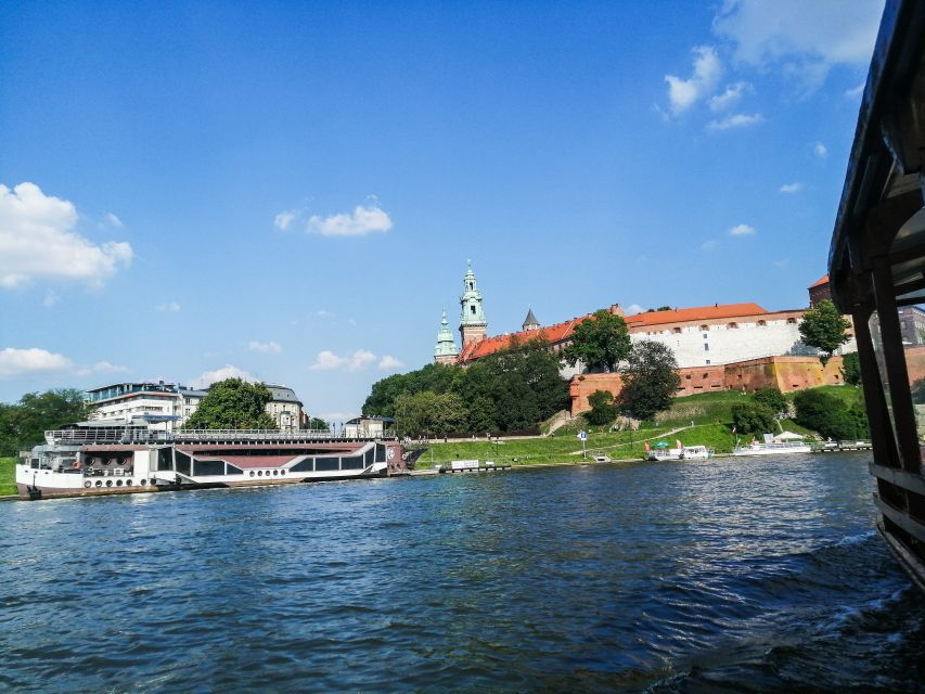 Krakow: Scenic River Cruise - Manggha Center, Kazimierz, and Podgórze from the water