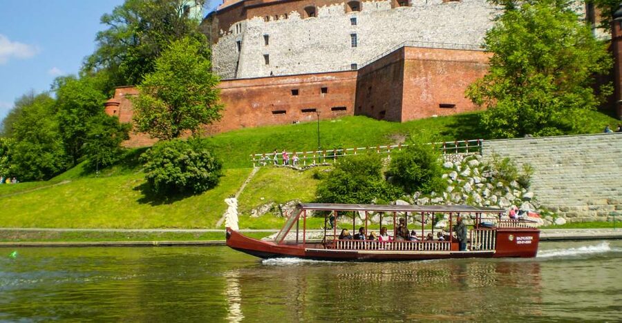 Krakow: Scenic River Cruise - Starting near Wawel Hill at Przystań Maja i Gucio