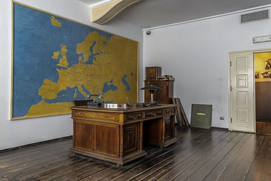 Krakow: Schindler's Factory & Ghetto Guided Tour - Who should book this three-hour experience?