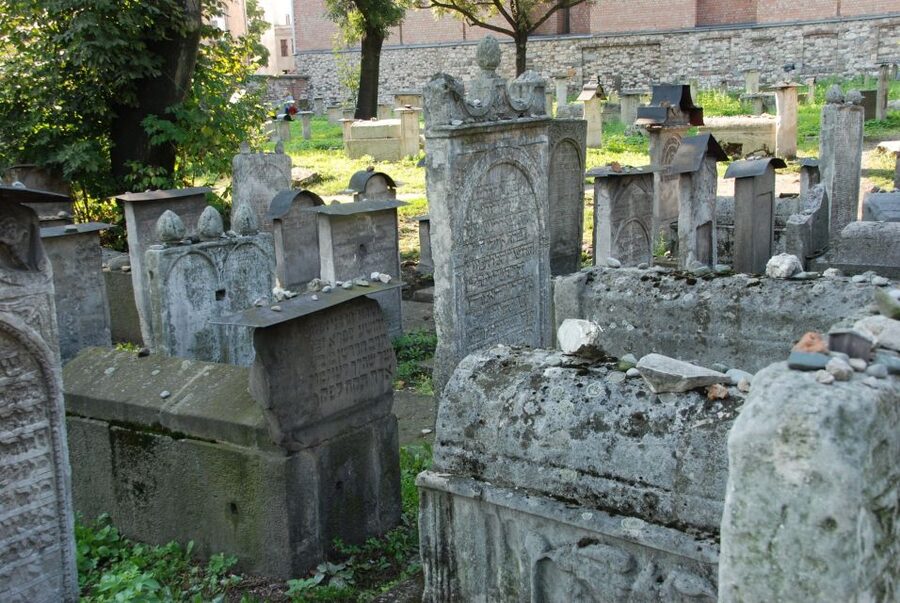 Krakow: Schindler's Factory Skip-the-Line Ticket - Guided entry with Tom, Thomas, or Navia