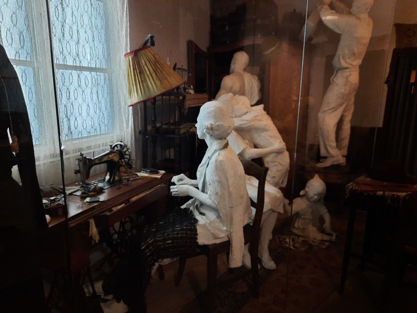 Krakow: Schindler's Factory Tour with Entrance Ticket - Crowds, headsets, and the practical feel