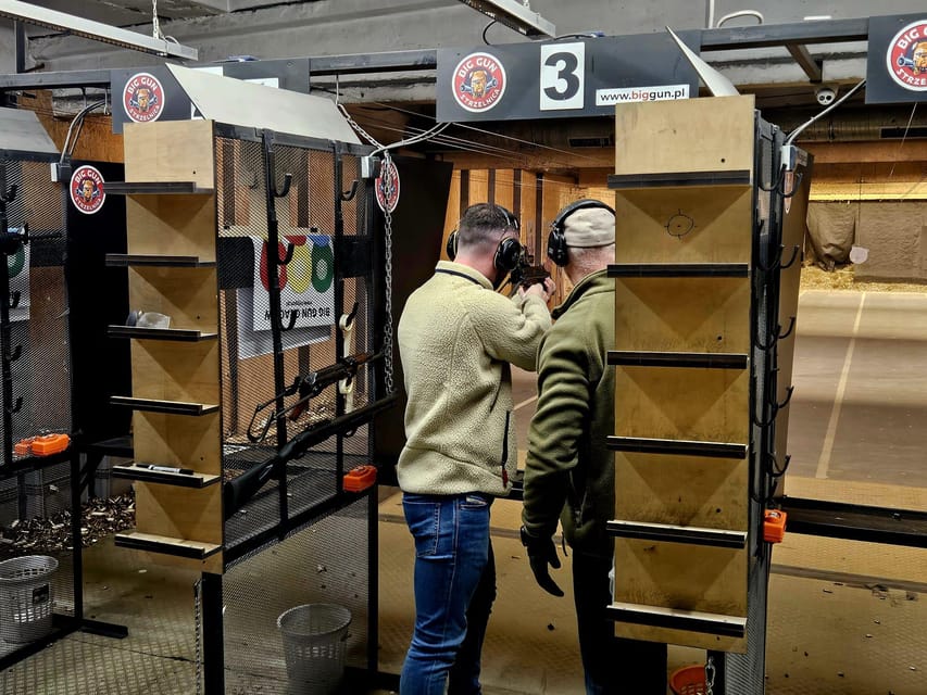 Krakow: Shooting range with hotel pickup - Key points before you book