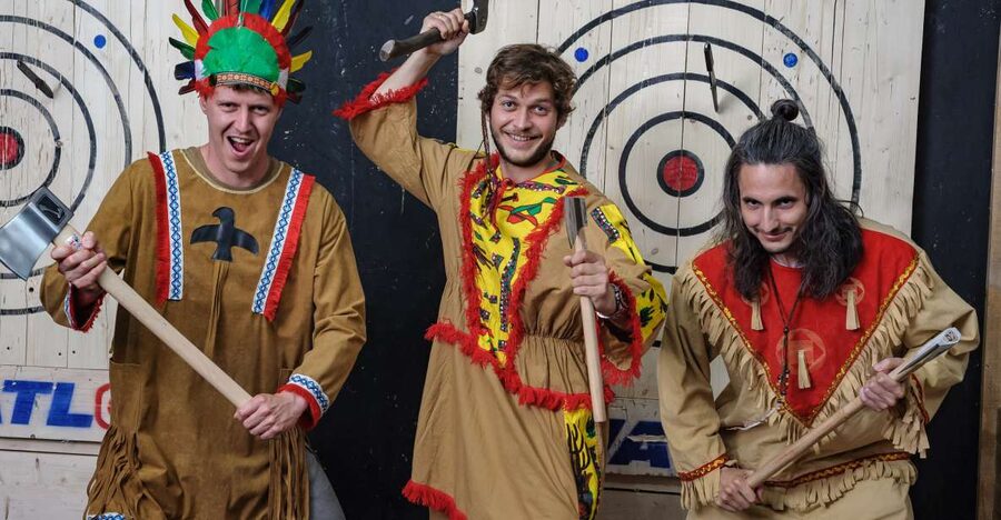 Kraków: Shurikens, Kunais, Knives, Tomahawks, Axes, Shooting - Why this Kraków activity is different
