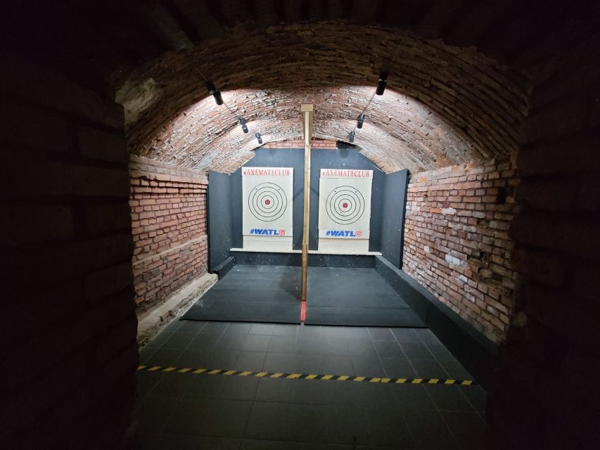 Kraków: Shurikens, Kunais, Knives, Tomahawks, Axes, Shooting - Trying shuriken and kunai