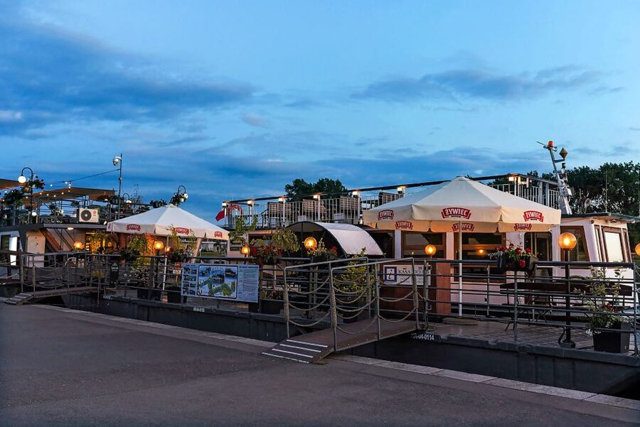 Krakow: Sightseeing Cruise by Vistula River - Starting near Aqua Fun and Wawel Hill