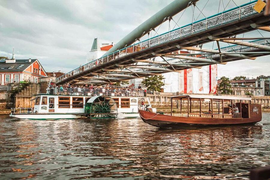 Krakow: Sightseeing Cruise by Vistula River - Kazimierz and Church on the Rock