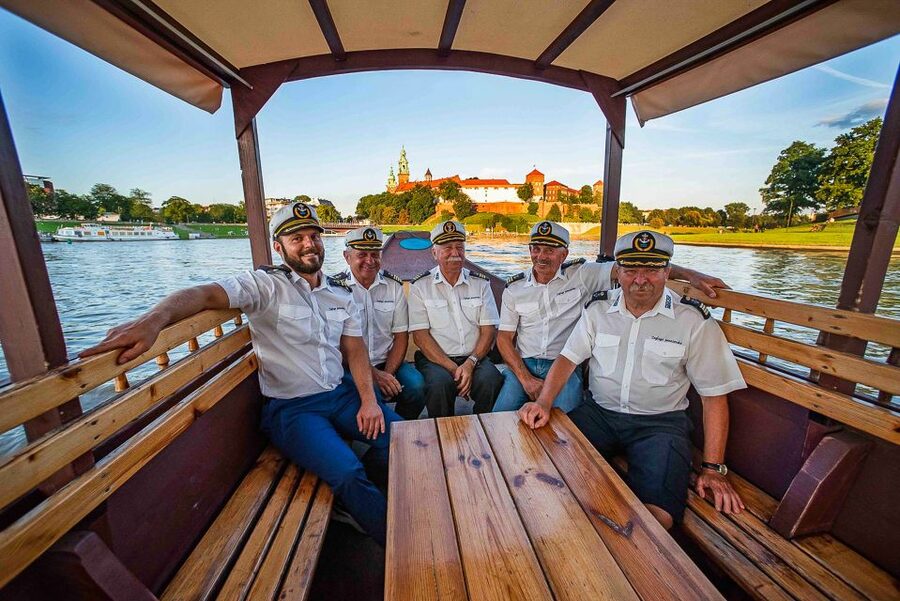 Krakow: Sightseeing Cruise by Vistula River - Commentary, music, and onboard drinks