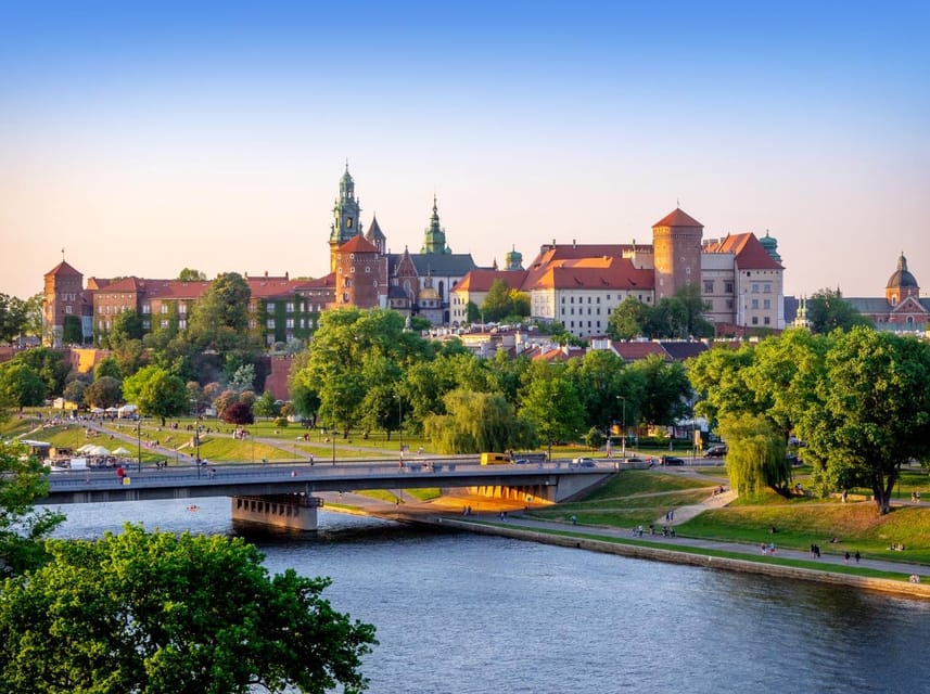 Krakow: Sightseeing Cruise on the Vistula River - Toward Kościuszko Mound
