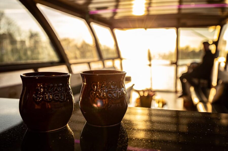 Krakow: Sightseeing Cruise on Vistula River with Audio Guide - Wawel Dragon and Smocza Jama