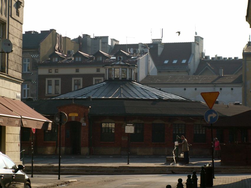 Krakow: Skip-the-line Oskar Schindler’s Museum Private Tour - Timing, meeting point, and practical advice