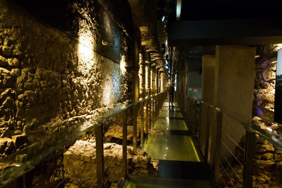 Krakow: Skip-the-Line Rynek Underground Museum Guided Tour - Walking beside Krakow’s old cobbles