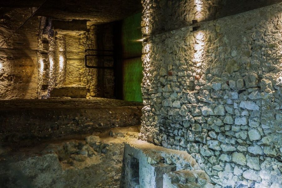 Krakow: Skip-the-Line Rynek Underground Museum Guided Tour - Touchscreens, holograms, and films