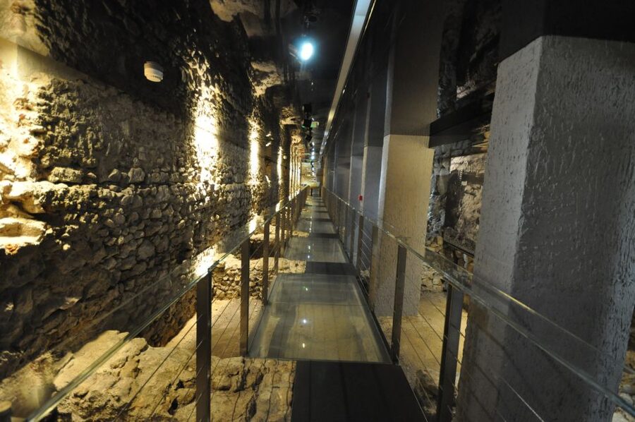 Krakow: Skip the Line Underground Museum and Old Town - From the archaeology to Krakow’s Royal Route