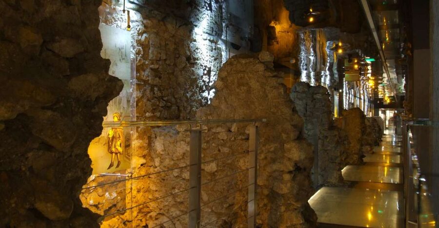 Krakow: Skip the Line Underground Museum and Old Town - What the two-hour museum visit feels like