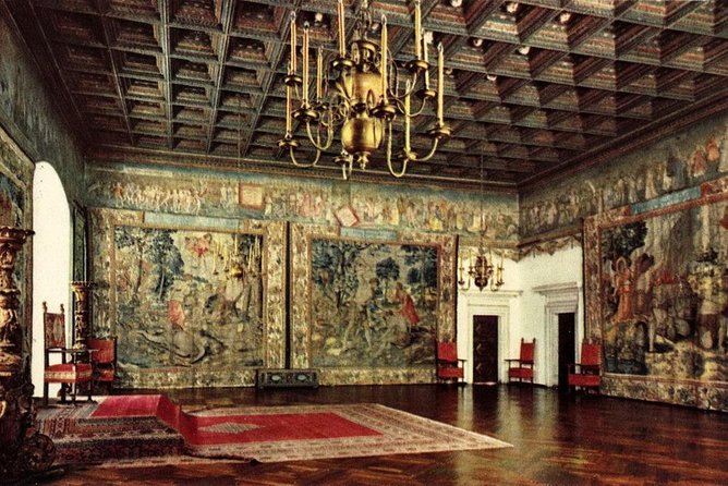 Krakow Skip The Line Wawel Castle and Cathedral Private Tour - Wawel Cathedral, Polish coronations, and royal tombs