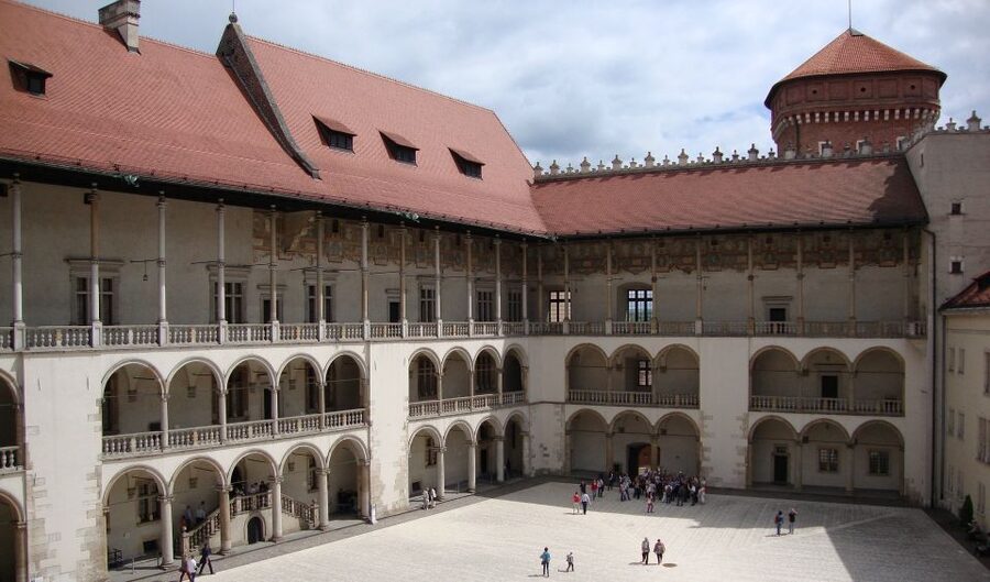 Krakow: Skip-the-Line Wawel Castle and Hill Guided Tour - Who may want a different approach?