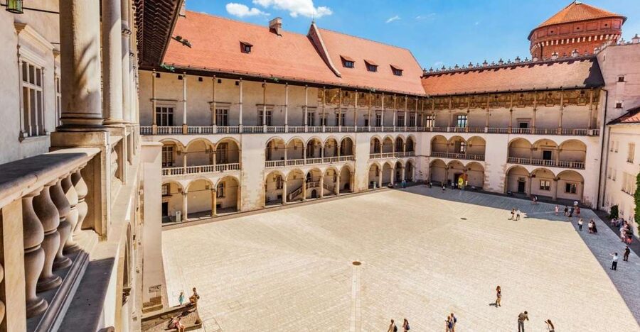 Krakow: Skip-the-Line Wawel Castle and Hill Guided Tour - Entering the State Rooms without the long wait