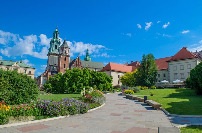 Krakow: Skip-the-Line Wawel Castle & Old Town Guided Tour - Inside the Wawel Castle State Rooms