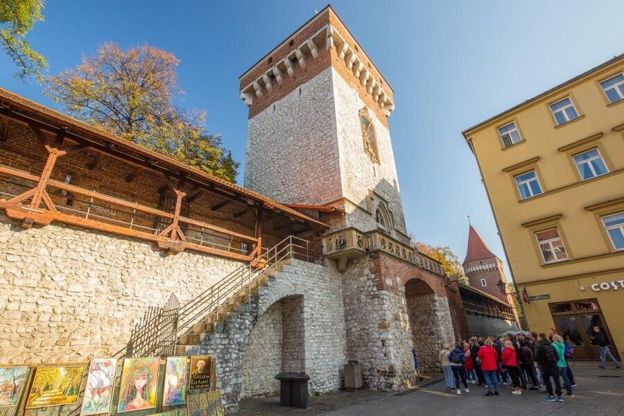 Krakow: St. Mary's Church and Rynek Underground Museum Tour - Practical details that affect your day