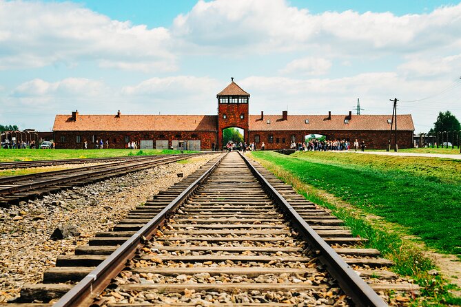 Krakow to Auschwitz-Birkenau Live Guided Tour & Hotel Pick-up - The short break between the two camps