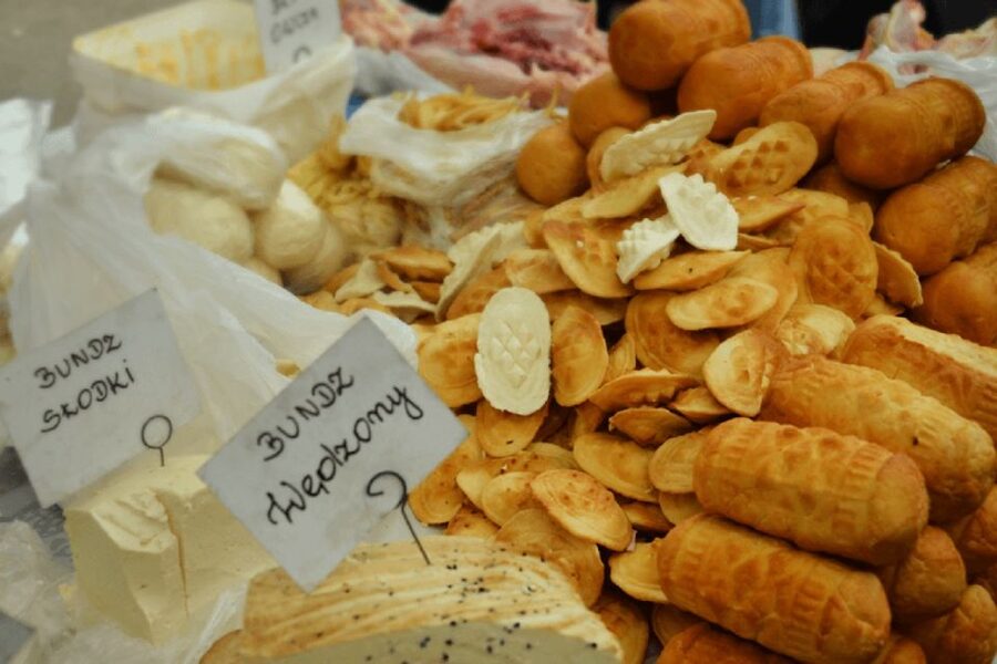 Krakow: Traditional Street Food Walking Tour - Starting beneath Saint Mary’s Church